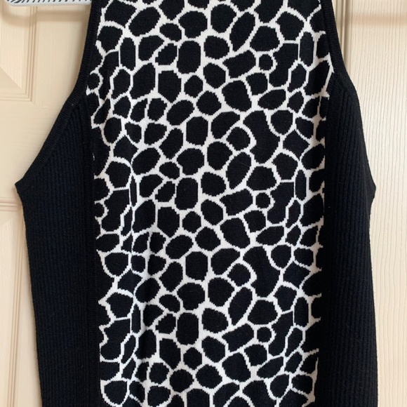 Cache Black/White Print Sleeveless Sweater sz L - Picture 2 of 5